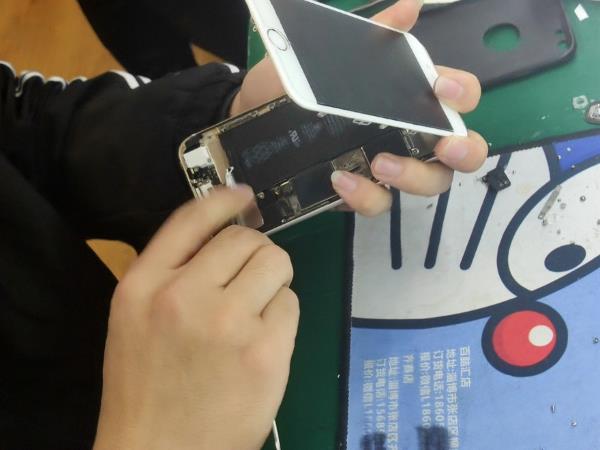 原地满血复活，马拉松iPhone6S旗舰版超大容量电池更换记