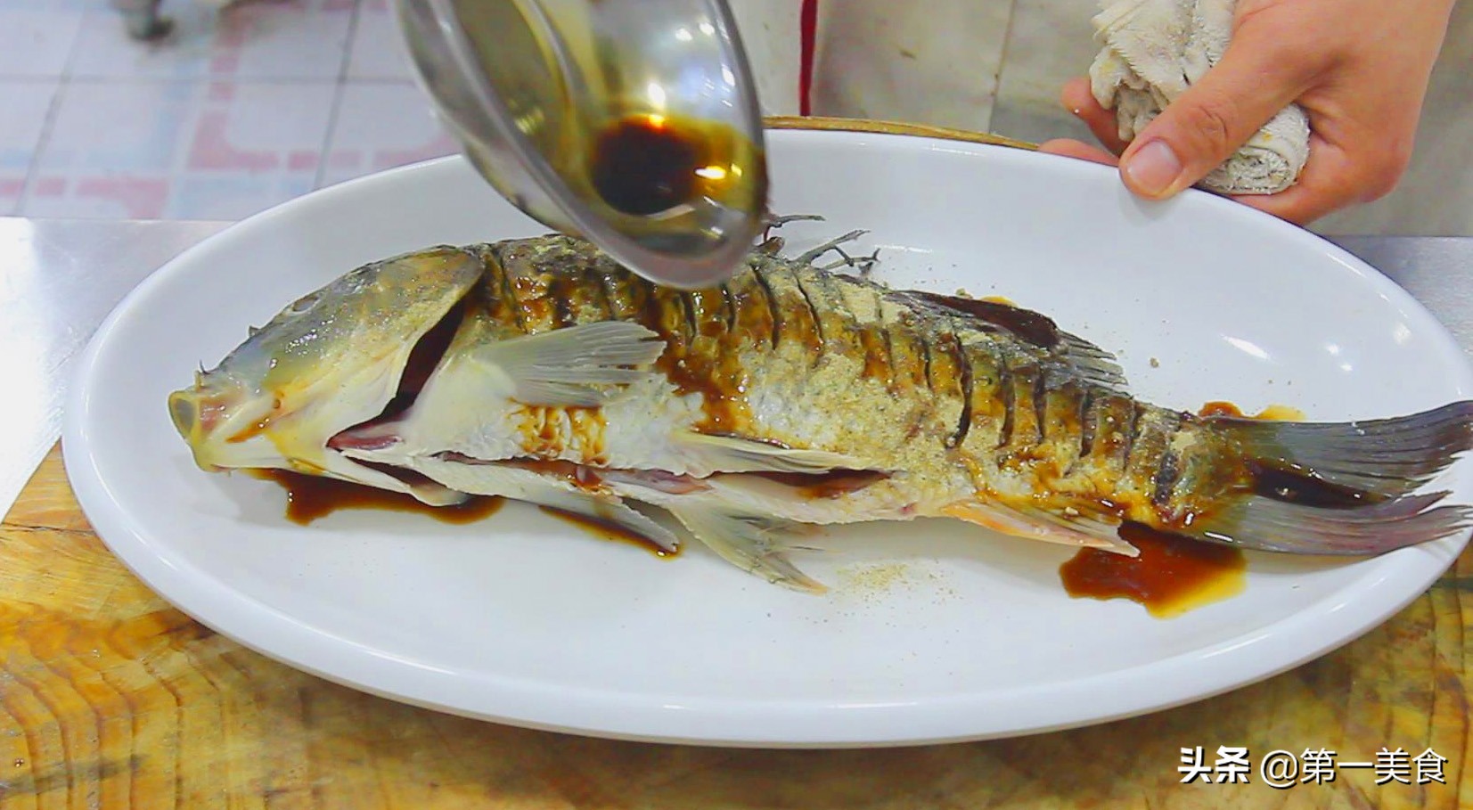 图片[13]-厨师长做的鸿福泼辣鱼 学会这一招 在家也能享受饭店的味道-起舞食谱网