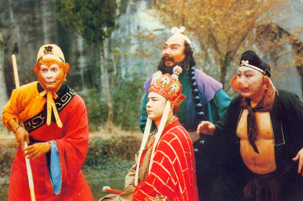 《西游记》拍摄花絮:杨洁导演洒泪祭父,猪八戒生吞糯米纸