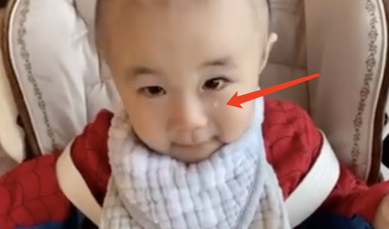 古巨基晒与儿子亲吻合集，庆祝49岁生日，化身超级奶爸太粘人