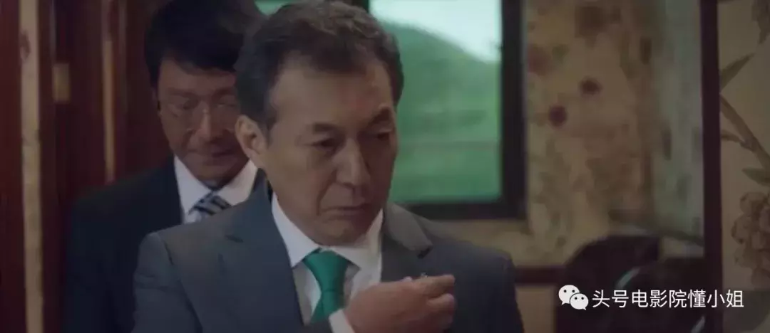 两集拿下9分!李政宰10年后演韩版《纸牌屋》,刚播就续订第二季