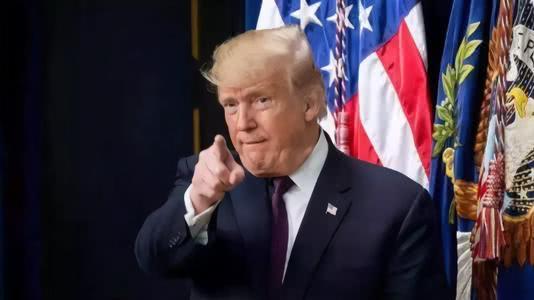 30艘伊朗快艇150米处止步 百枚反舰导弹锁定 美舰