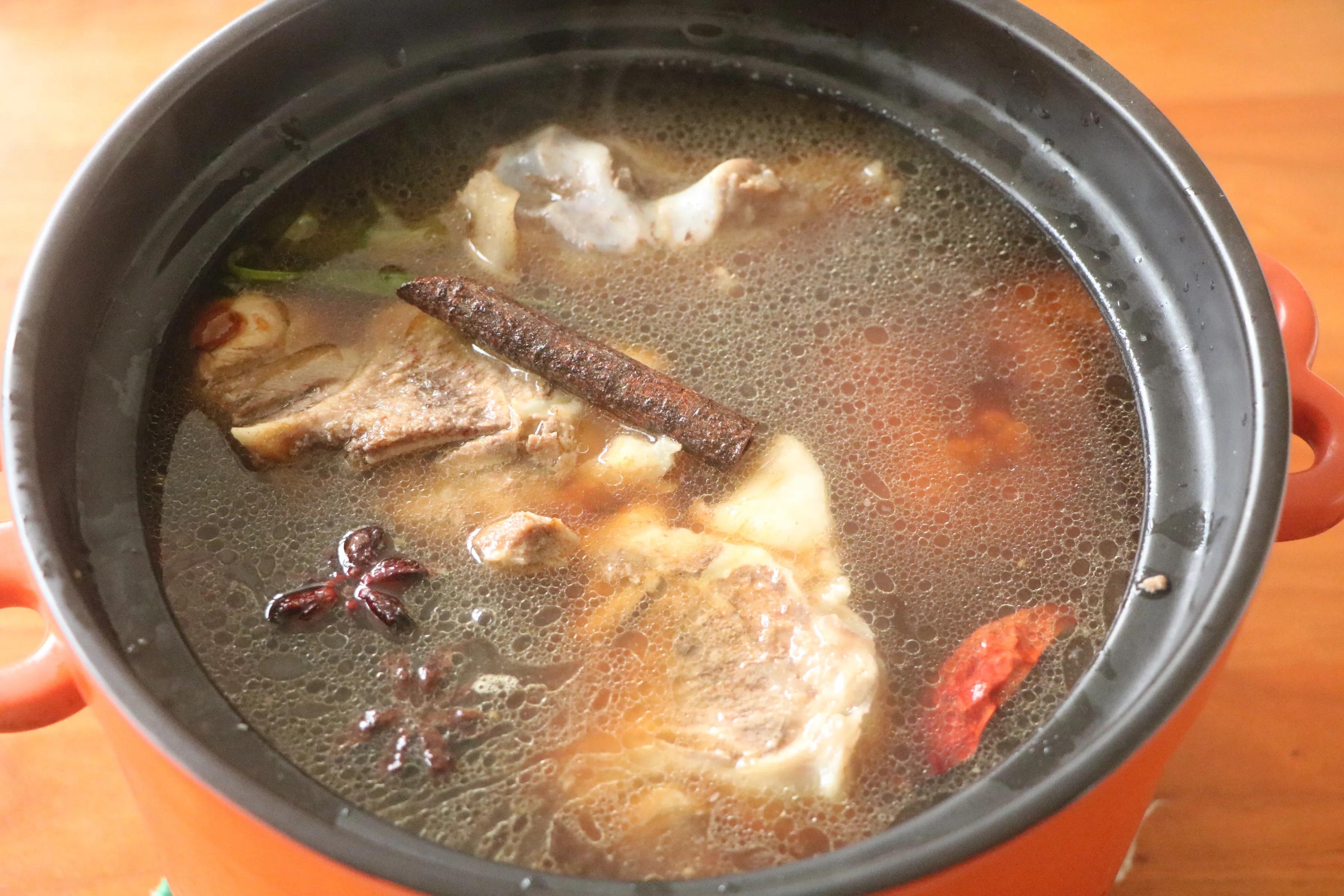 家庭版本的卤棒骨，每次卤一大锅瞬间被抢光，解馋更过瘾！香