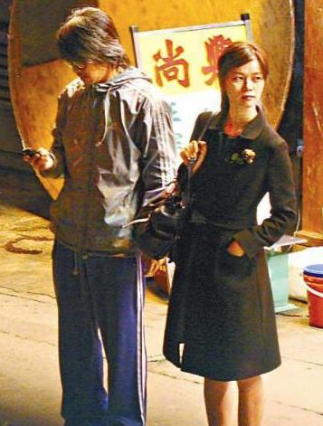 周星驰不婚原因被曝光：她的去世染白他的头，