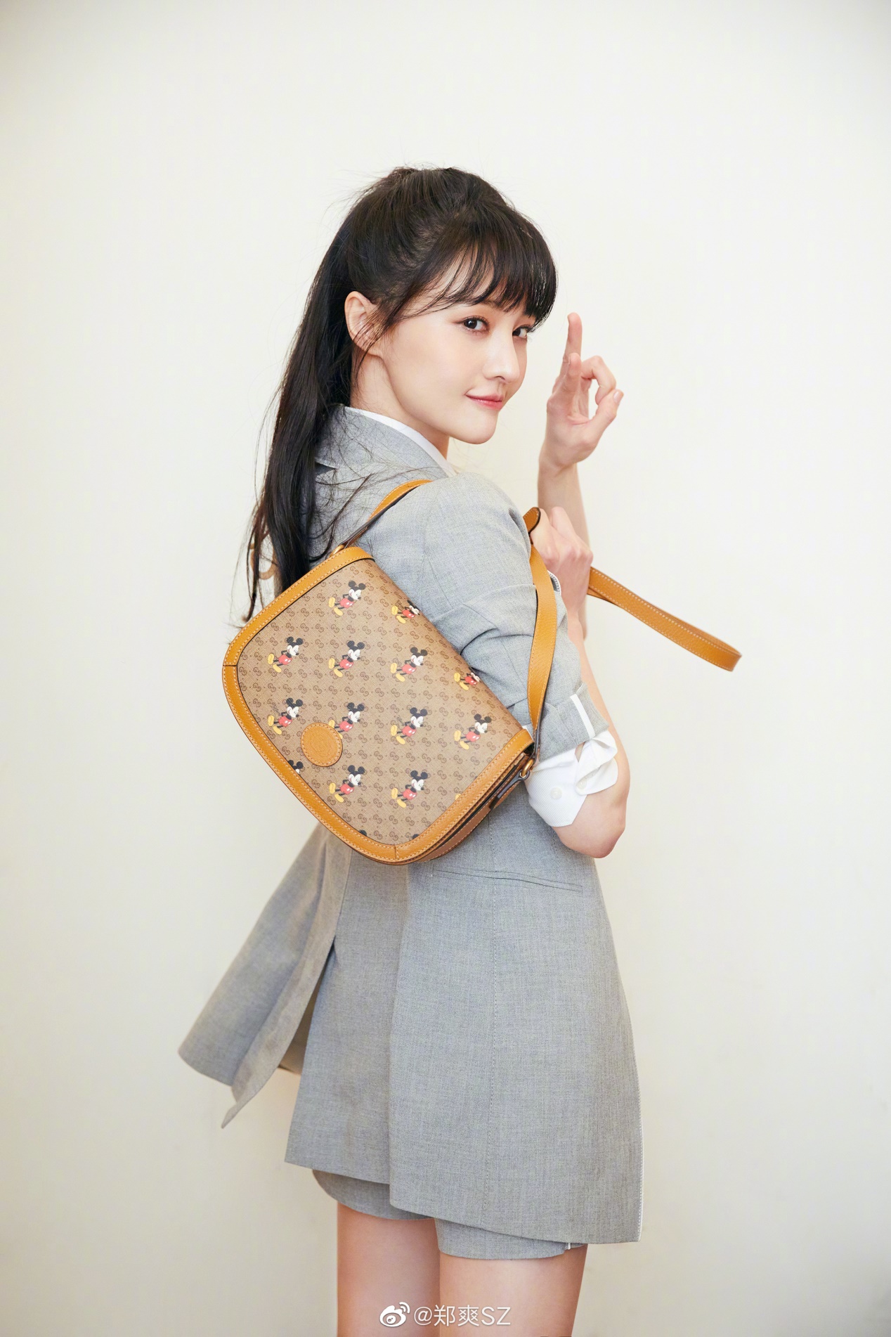 郑爽520晒告白视频，配乐竟然是《流星雨》，网