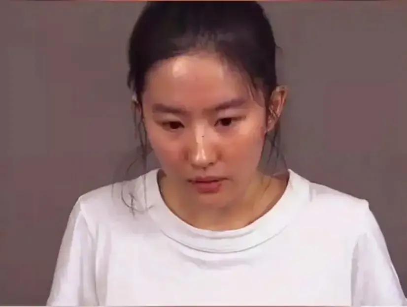 这是素颜下的刘亦菲，大家相信吗？