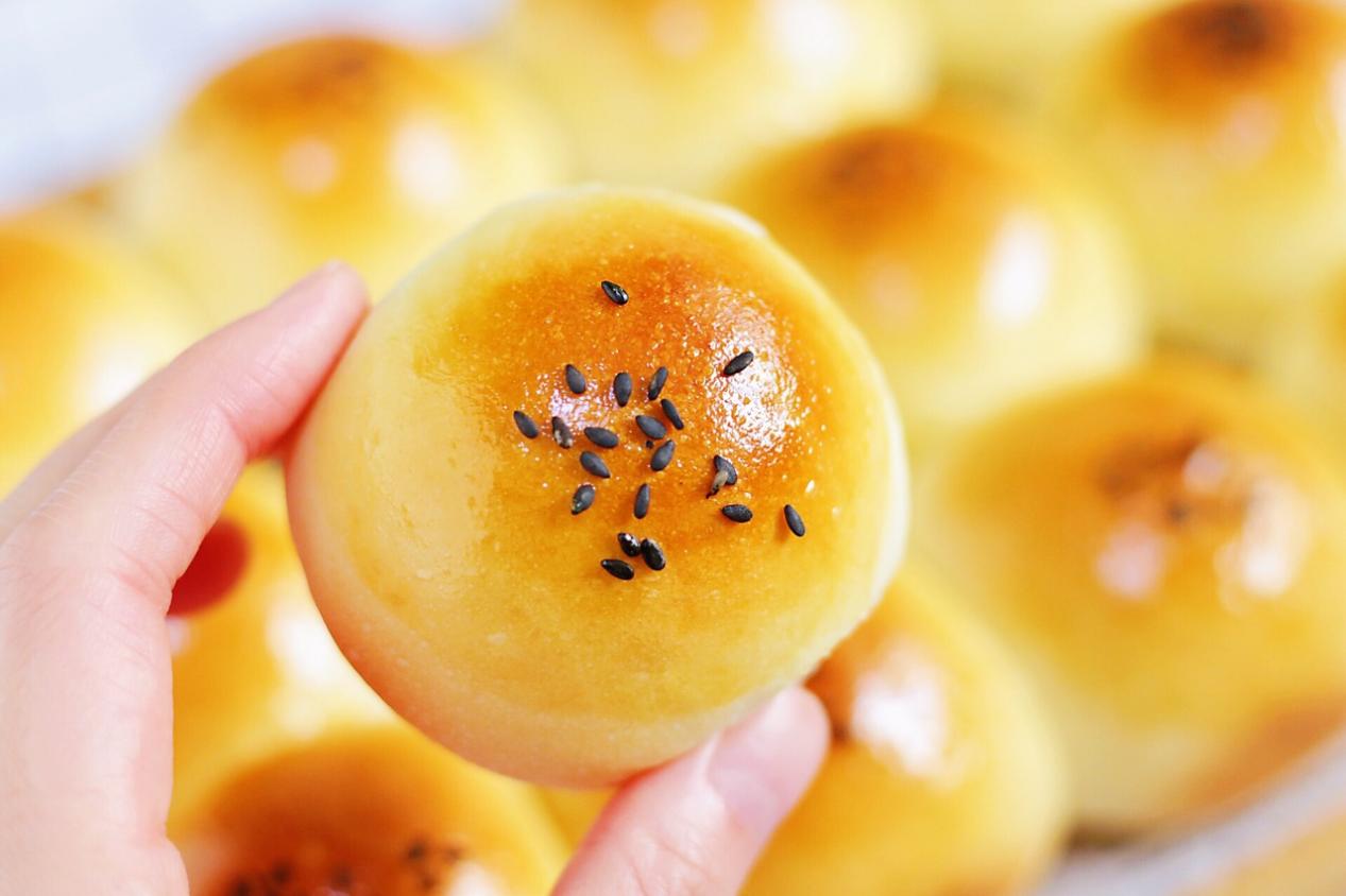 自制奶香面包，做法不难，香甜松软，比买的还好吃