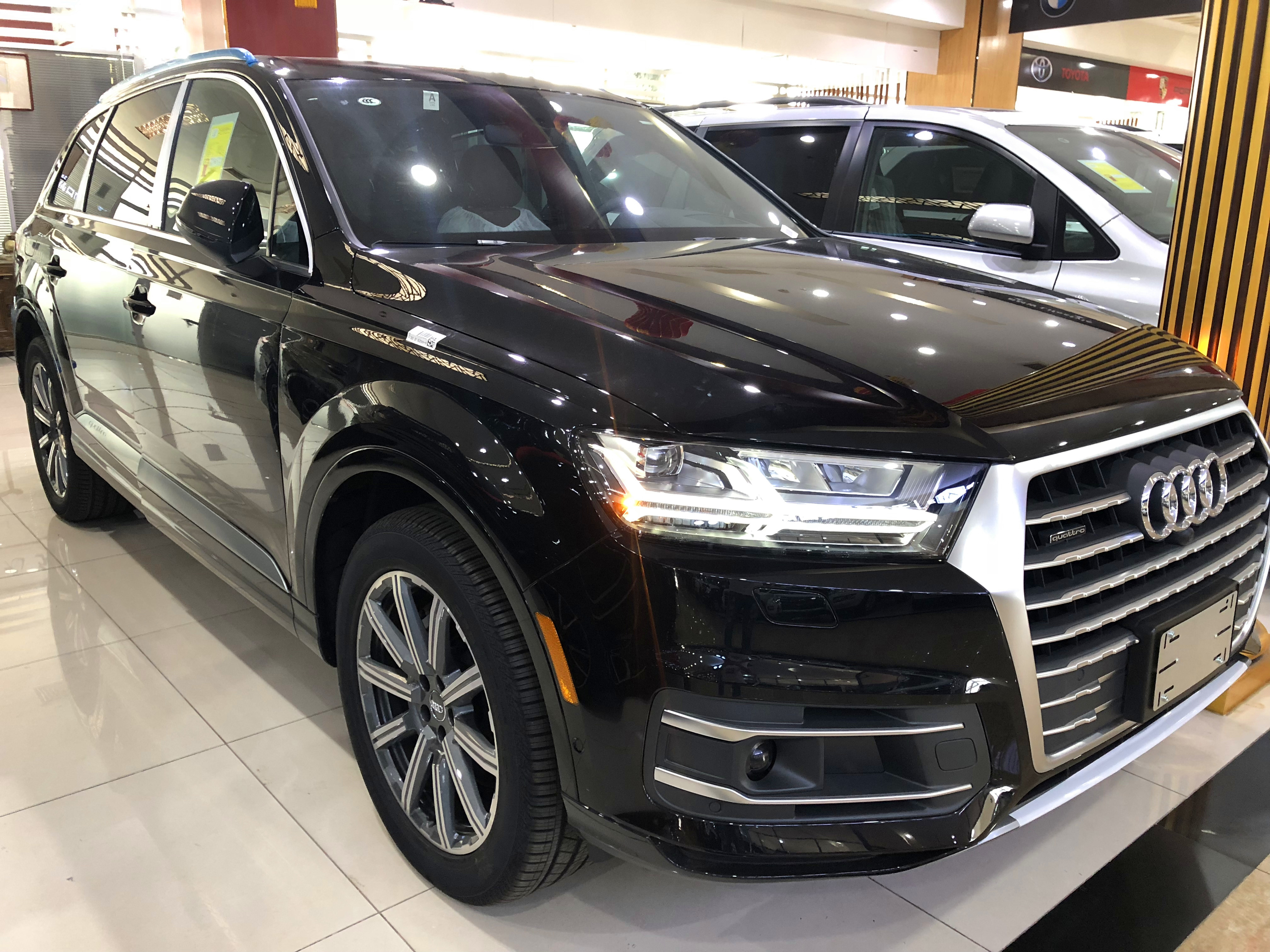 天津港2019款特价奥迪q7真皮座椅配底盘升降