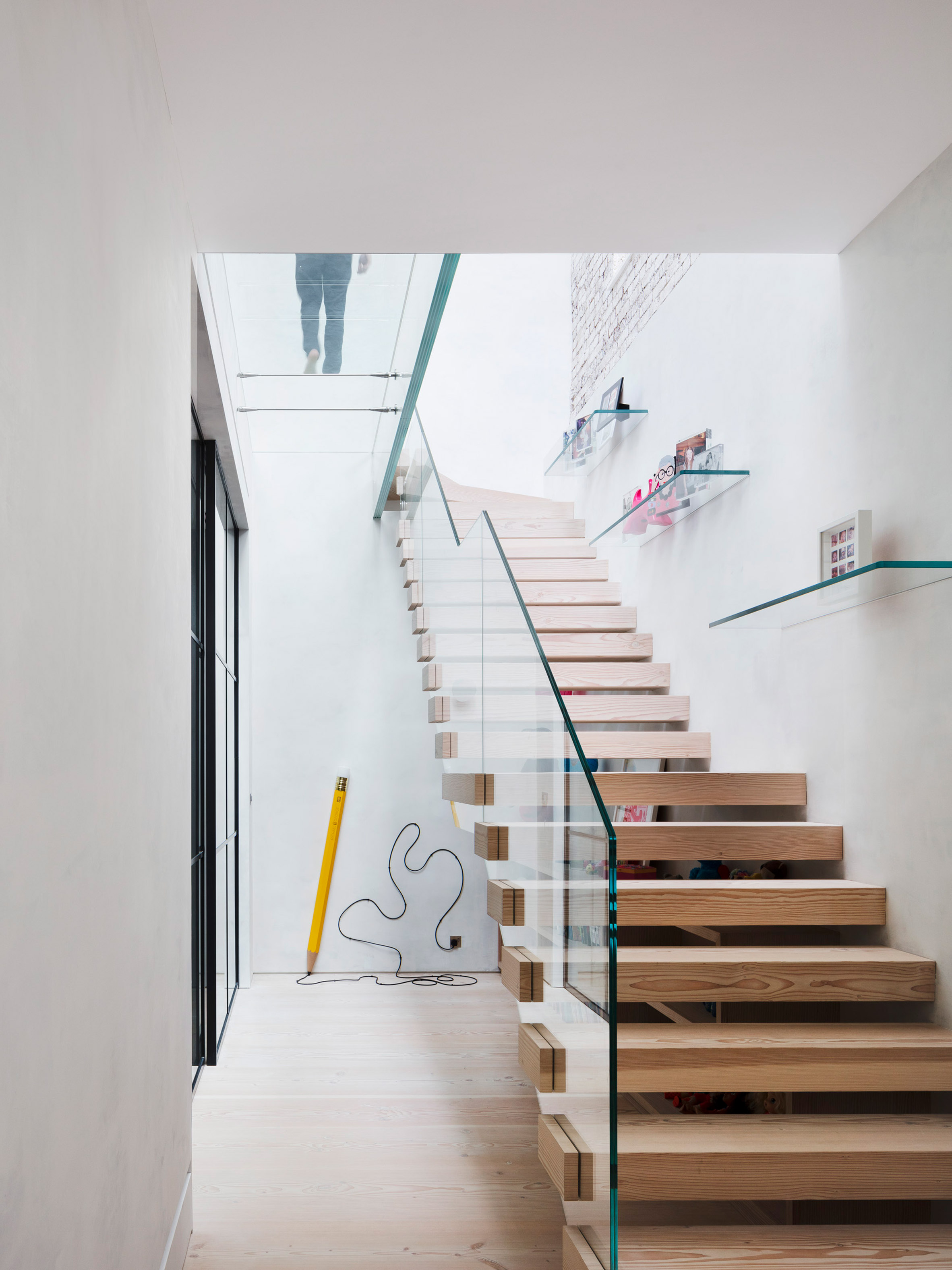 艺术家工作室改造的超高挑空LOFT住宅，四口之家与艺术藏品共舞