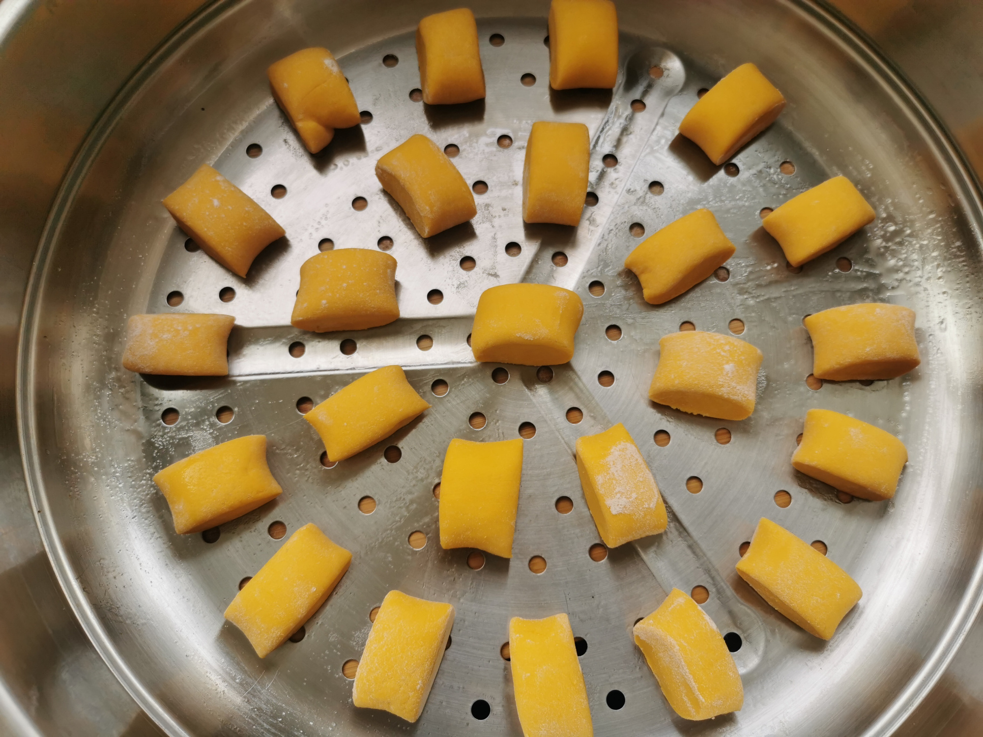 用南瓜山藥做饅頭，一次發酵，不加一滴水，全程只需30分鐘