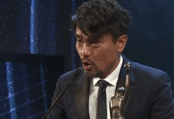 万梓良的不幸史：从影帝到街头"卖丑"，