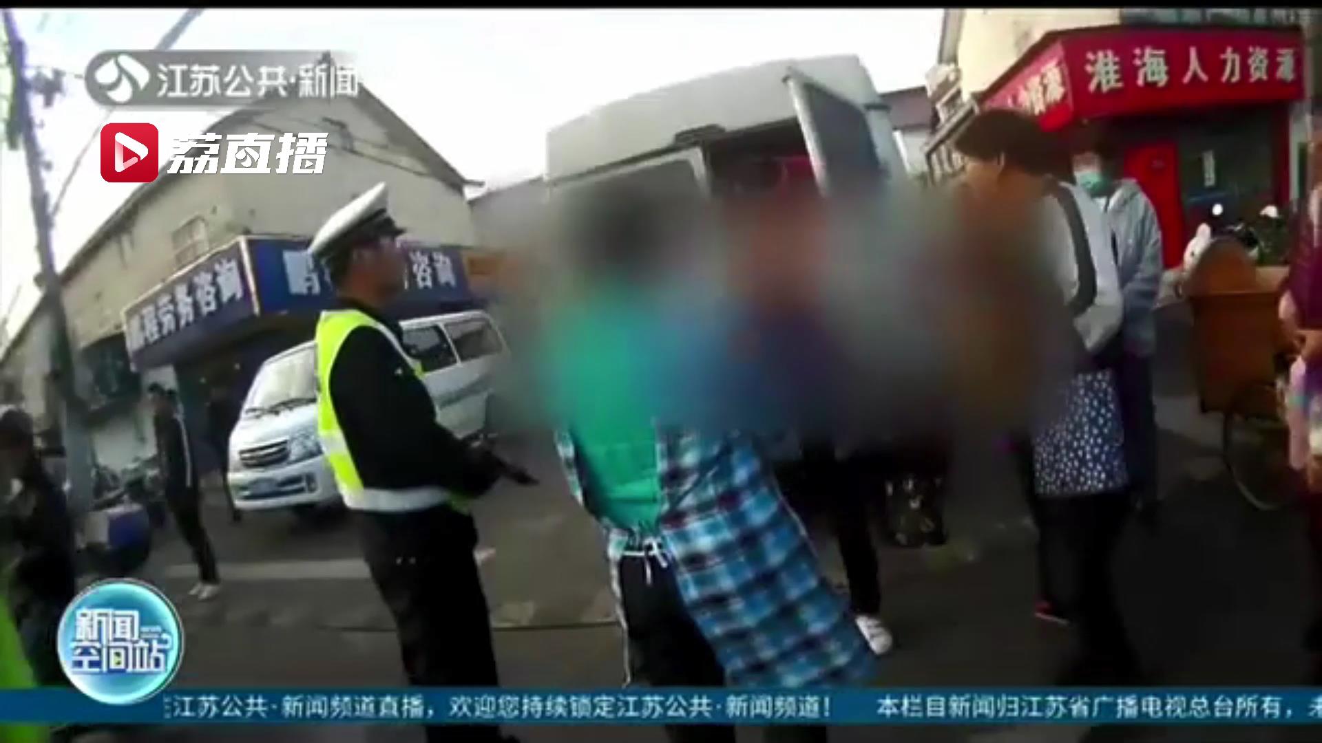 超员267%！驾驶员图省事不想跑三趟 6座客车塞进22人