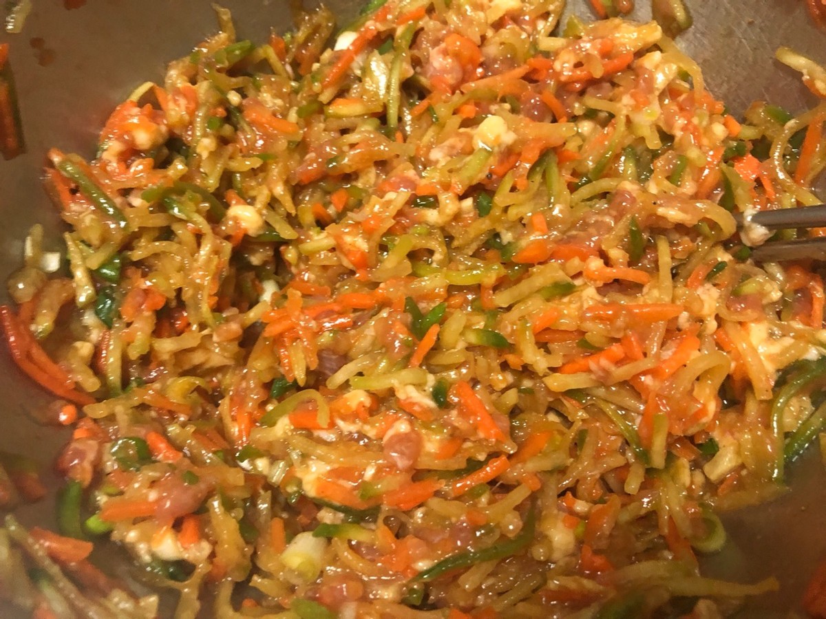 家常萝卜丸子的做法，简单好做，外酥里嫩，一口一个真过瘾