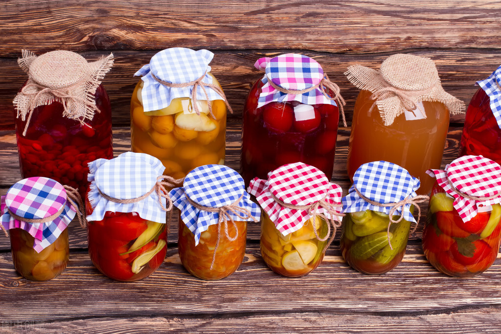 50歲以上的人，要少吃這四種食物，對肝臟的傷害真的很大