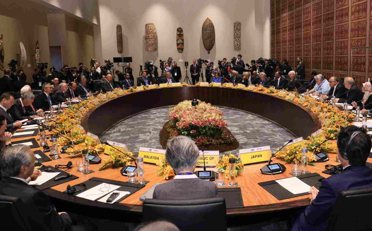 特朗普�罕見�參會，又想�算計�誰