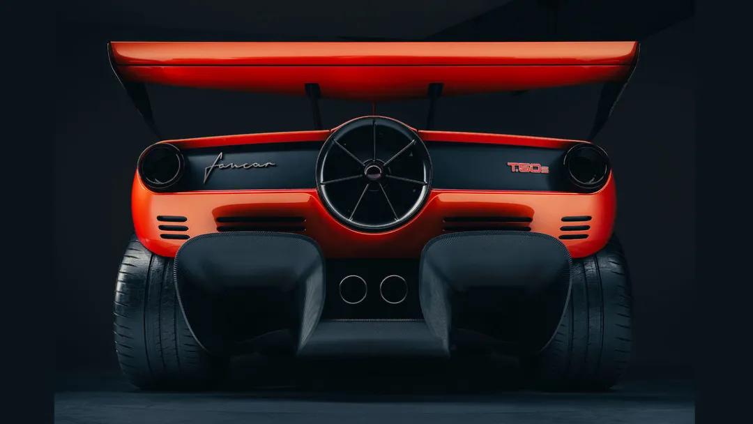 这台赛车发动机破万转，车尾还有大风扇，圈速堪比F1