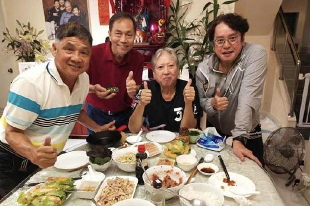 賭王去世后洪金寶又“暴瘦”到脫相，頭發(fā)花白只能靠輪椅生活