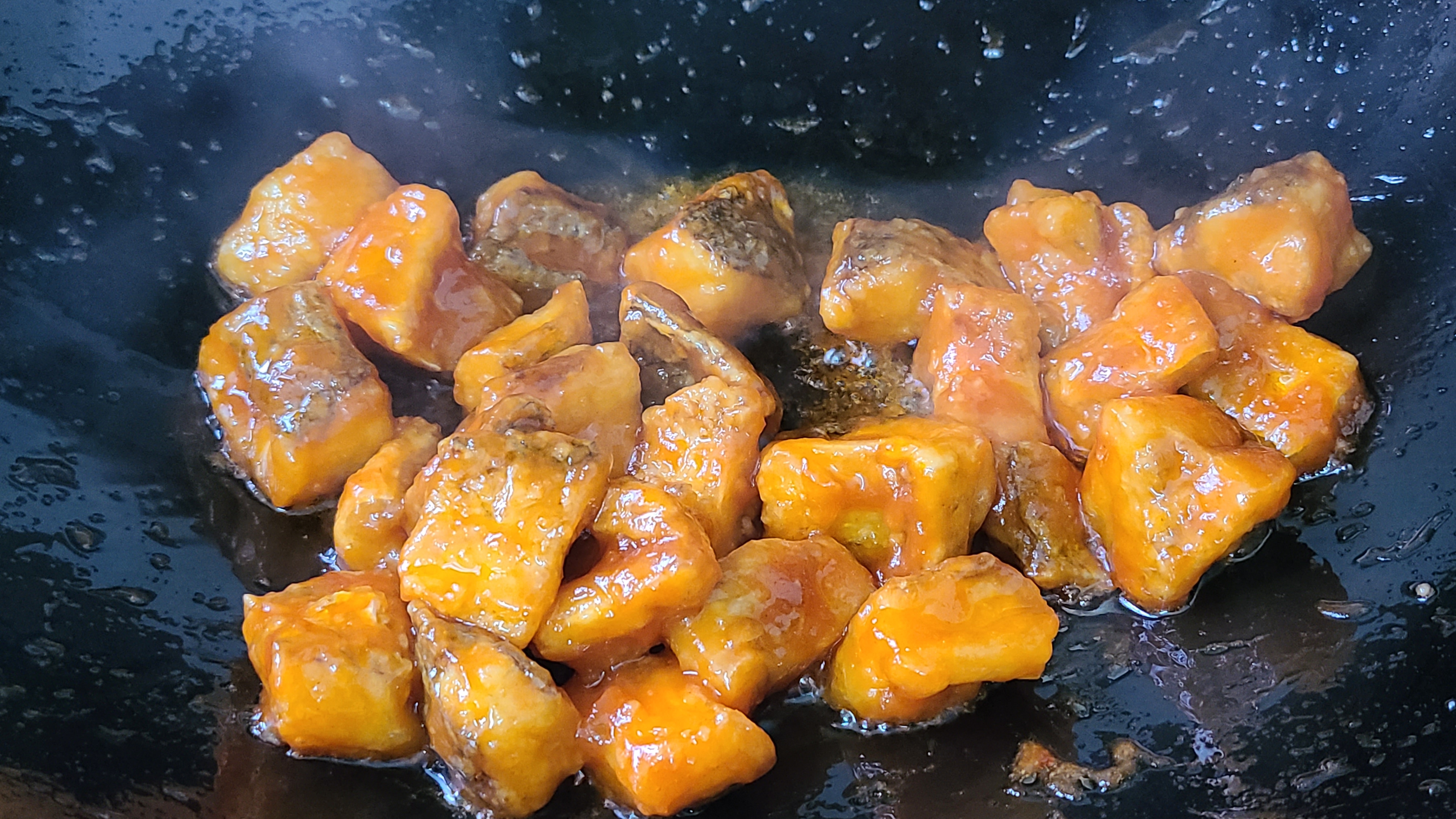 家常版的糖醋鱼块，酸甜开胃又好吃，这一道家常菜，全家都喜欢