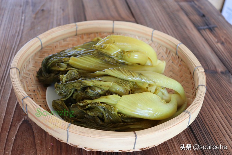 廣東用芥菜醃酸菜，掌握3個技巧，5天酸脆爽口，能儲存一年不壞