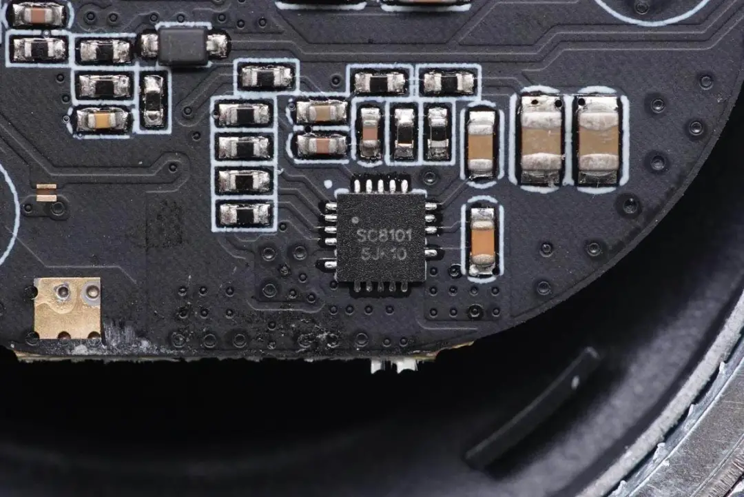 老司机最爱!手机导航不犯愁,iPhone 12自吸附充电,内部结构揭晓