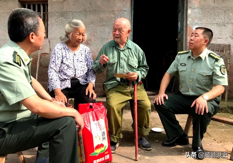 重机枪战神：肠子打出来不下火线，歼灭400美军，击落敌机一架