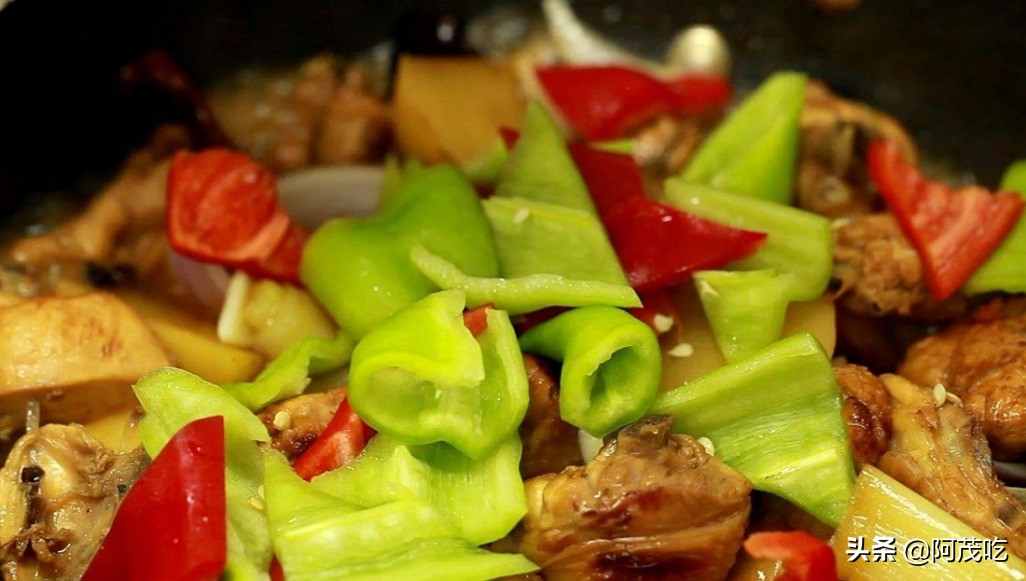 Xinjiang big plate chicken not to be missed!  Don’t even miss the side dishes
