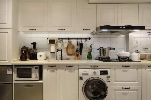 为什么外国人习惯将洗衣机放厨房？听过来人说的话，才知我家放错