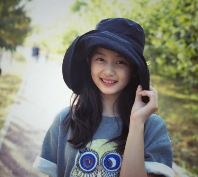 黄磊为女儿多多报警后现身，依然愁眉苦脸，为孩子的事操碎心