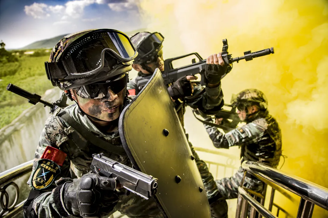 酷图来袭，带你直击武警特战队员密林“反恐”