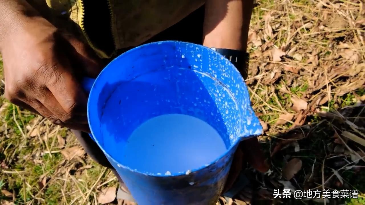 尼泊尔山区年轻妈妈用煎鸡蛋招待我，她曾经在