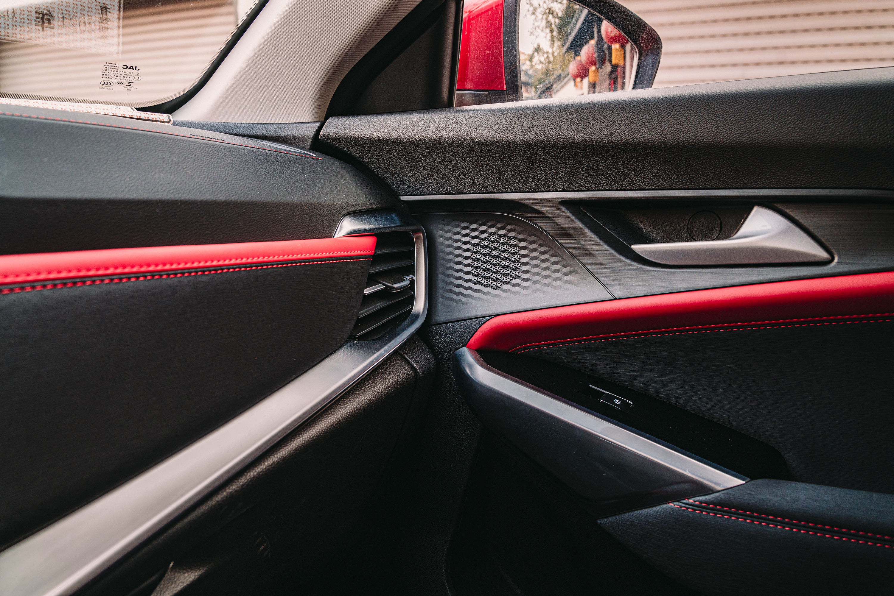 10万元就能买的6座中型SUV，回家过年你需要一台思皓X8