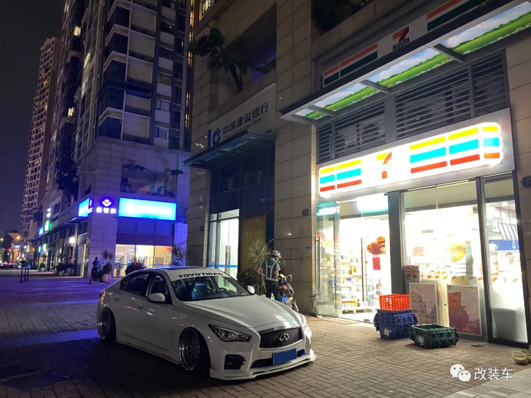 还原就换风格 连深圳交警都认识这一年一审的英菲尼迪Q50S