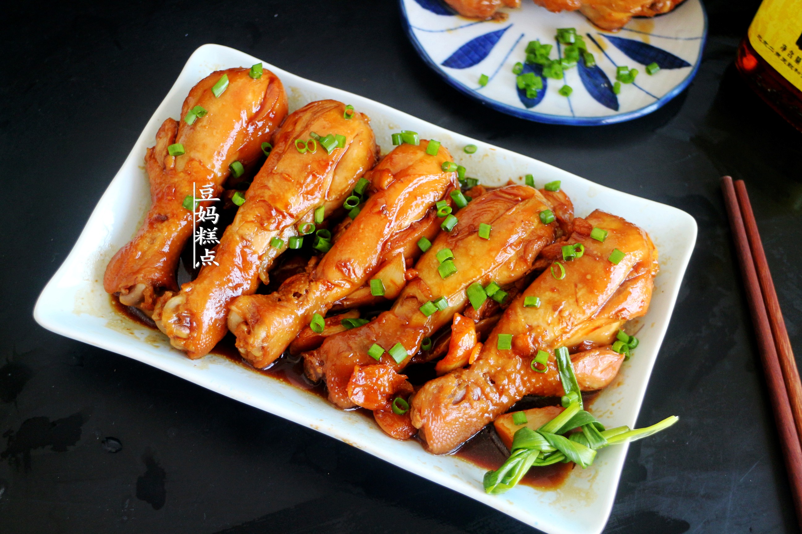 一个超简单的鸡腿吃法，煮10分钟，盖盖一焖，又嫩又入味