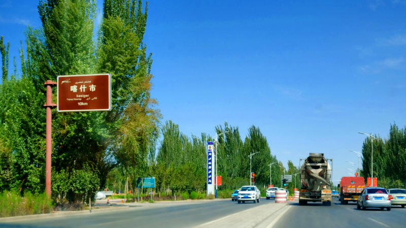 Travel Notes in Xinjiang: I was attending a Uzbek wedding, but I saw a luxury hotel in Kashgar