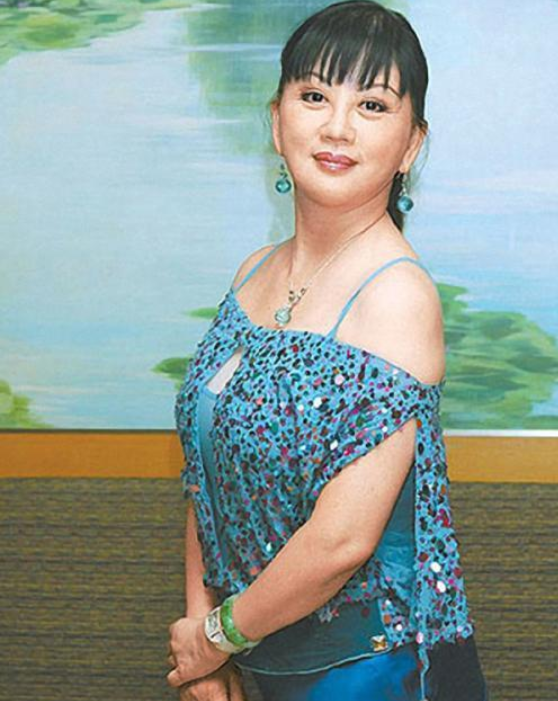 被譽為“中國第一美婦”，連克林頓都敗在其裙下，70多歲這般模樣