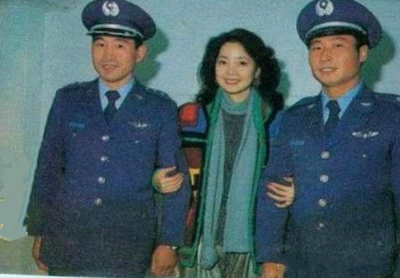 1995年鄧麗君去世，一個月后遭爆料：她是臺灣間諜！咋回事？