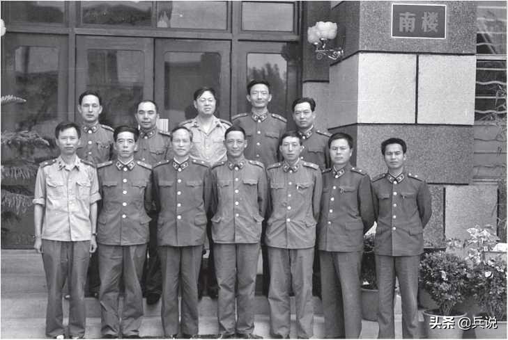 百万大裁军，我任守备2师主任，蒙自兵城驻4个师