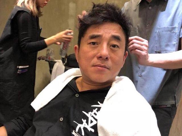 当爷爷的年纪当了爸：曾与郑裕玲相恋16年，今