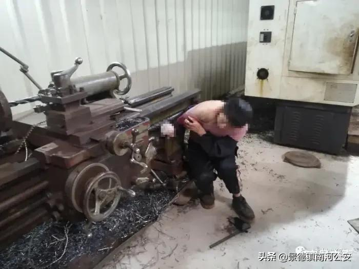 一小伙手臂被搅碎,现场画面令人心碎