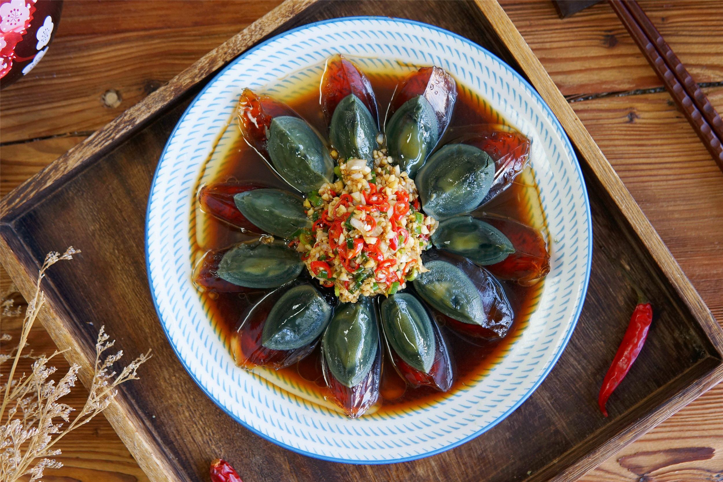 买松花蛋,挑表面有"黑点"还是没有的?差别比较大,别买错了