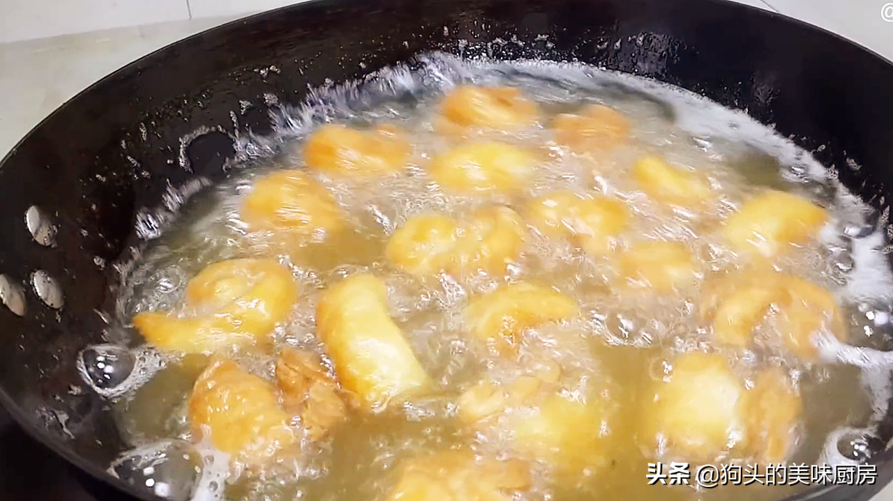 這零食我連吃了三天，一口一個，比麵包還好吃，太香了