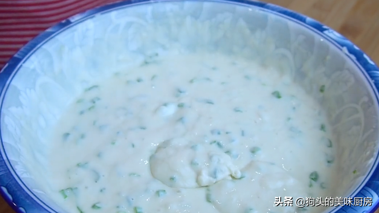 麵粉好吃的做法，香酥鬆軟，蔥香濃郁，做法簡單，比油條好吃