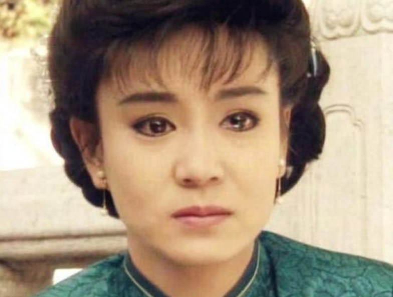容貌出众，60岁却不生孩子的6位女星，杨丽萍为