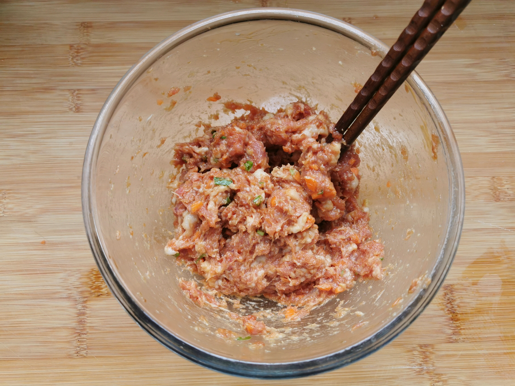 不油炸不煸炒，豆腐皮裹上肉餡蒸一蒸，10分鐘上桌，少油更健康