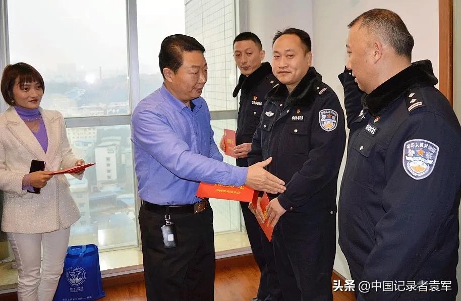 关爱禁毒民警      温暖民警家属