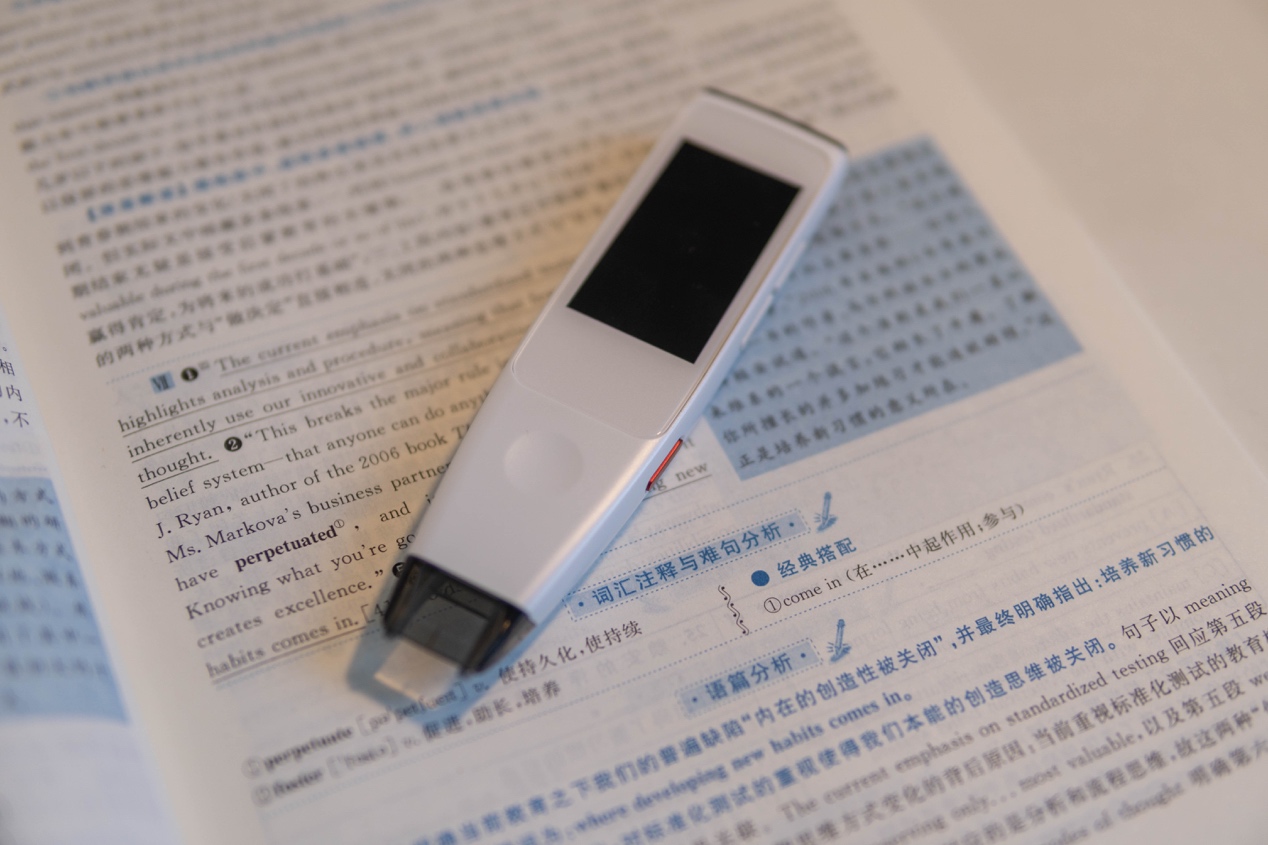 学习英语从K12教育抓起，糖猫词典笔查词快又准，拒绝低效学习