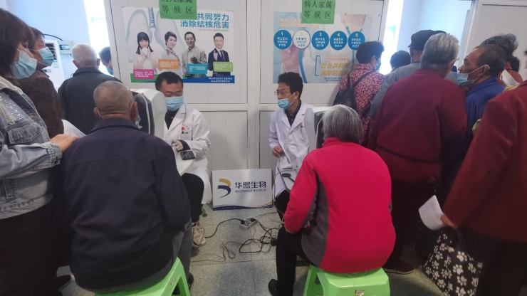 “华熙·光明行”公益活动走进山东淄博 为白内障患者送去光明
