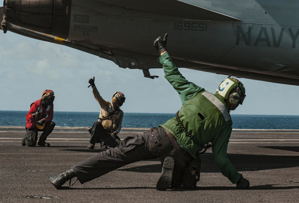 德国战巡南海划出红线，军舰不进岛礁12海里，美