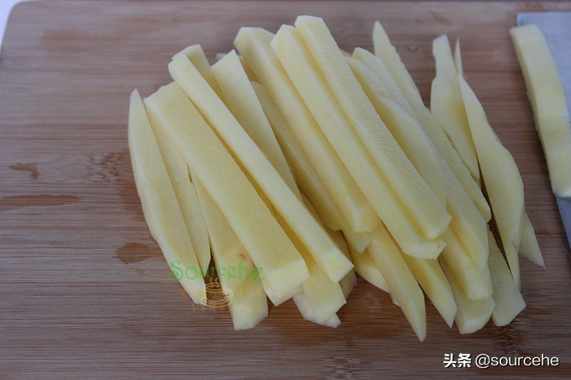 炸薯條多加一步，金黃酥脆，入口軟酥，比肯德基麥當勞好吃多了