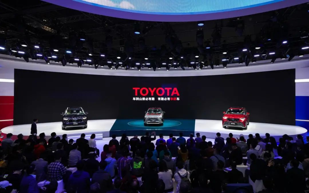 与汉兰达相比，皇冠陆放究竟有什么异同？